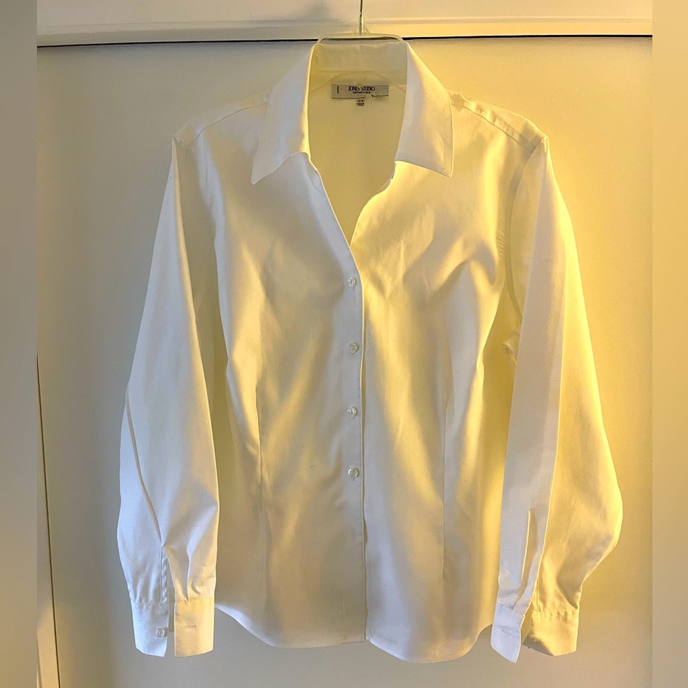 White Jones Studio Separates Easy Care Button Up Long Sleeve Blouse